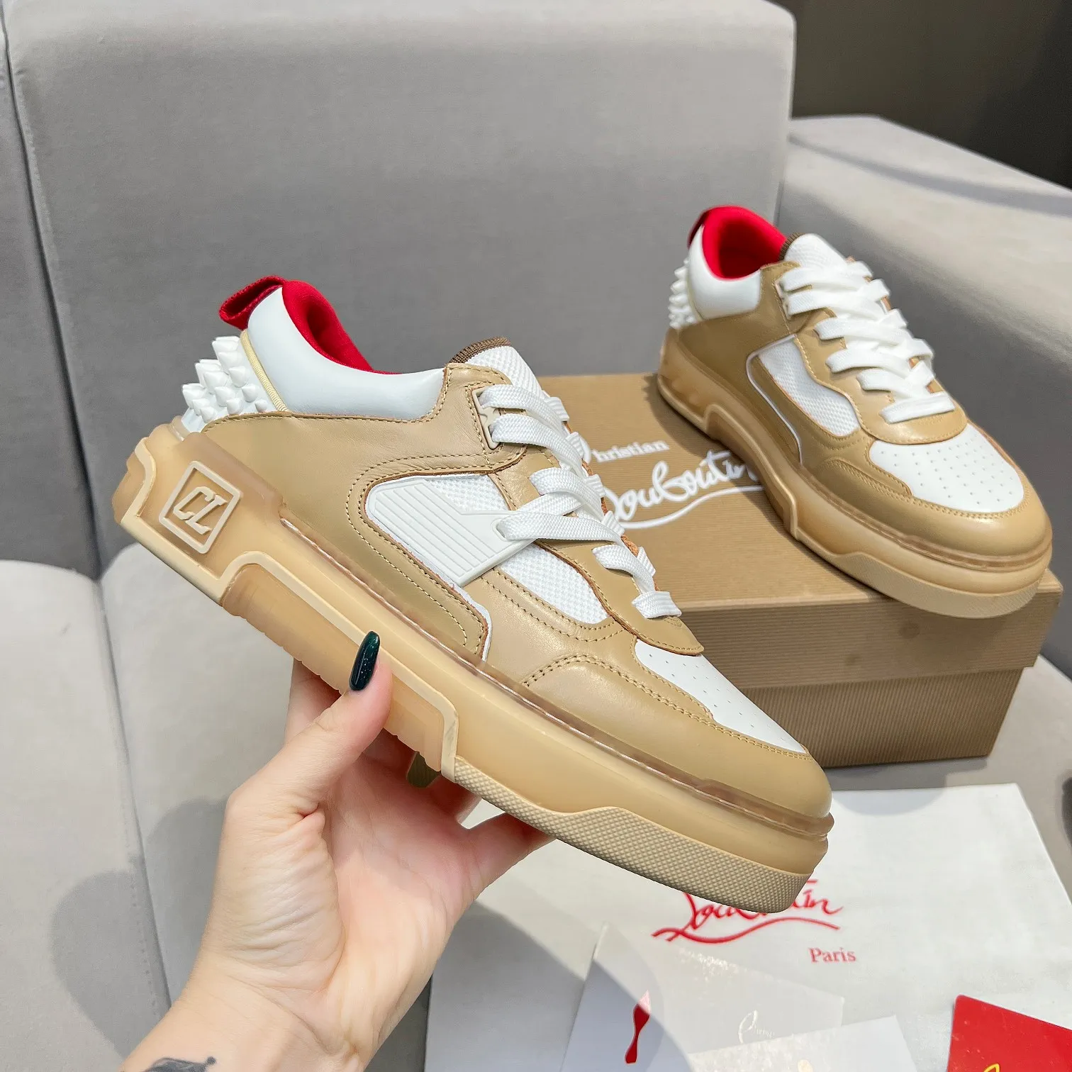 Men's shoes 💰700 🌹🌹🌹̋ Wang Junkai Yang Mi Xu Kai Zhang Jingyi Ding Chengxin Chen Muchi Wang Ziyi Same style Christian Louboutin 2024 [New product] ASTROLOUBI unisex thick-soled sports shoes red-soled shoes perfectly integrate fashion and sports, The fabrics are made of luxurious calfskin, soft suede, smooth satin and laminated leather, and the back is decorated with classic rivets. The interior is blended with a knitted tongue for added durability, breathability and quick-drying comfort. The outsole is made of a combination of EVA foam and imported rubber, and the colorful CL iconic letters on the side of the outsole show the brand's unique style. It is a ceiling-level comfortable skate shoe! ! ! Currently men’s size 39--45 (women’s size 35--40)